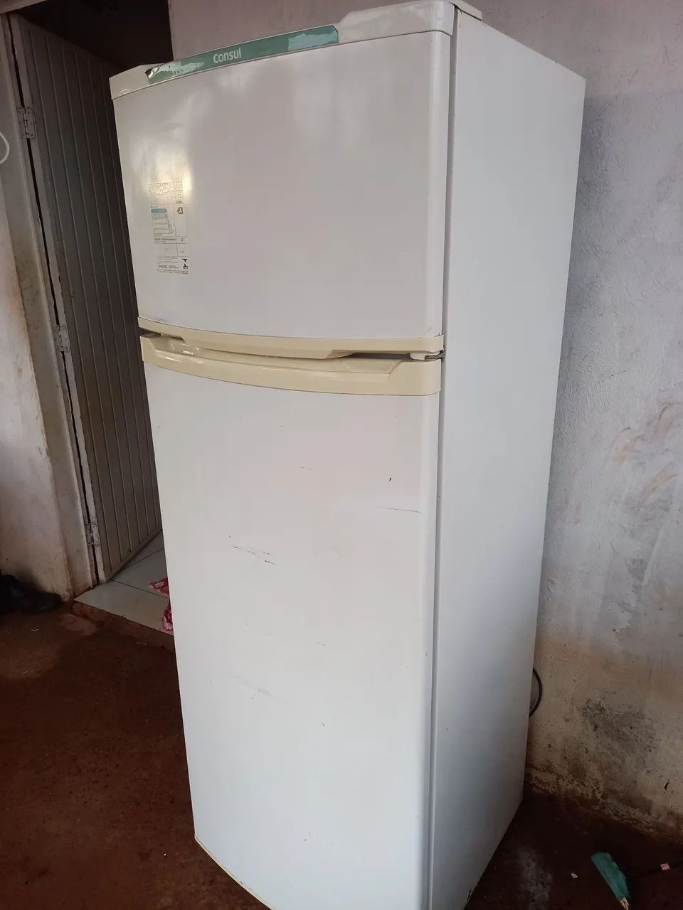Geladeira consul Bem conservada 336 Armazenamento do refrigerador é 258 L do freezer 