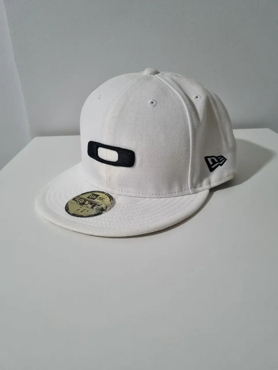 Vendo Boné Gascan Oakley New Era<br><br>Tamanho : 7 3/8<br><br>$ 150,00