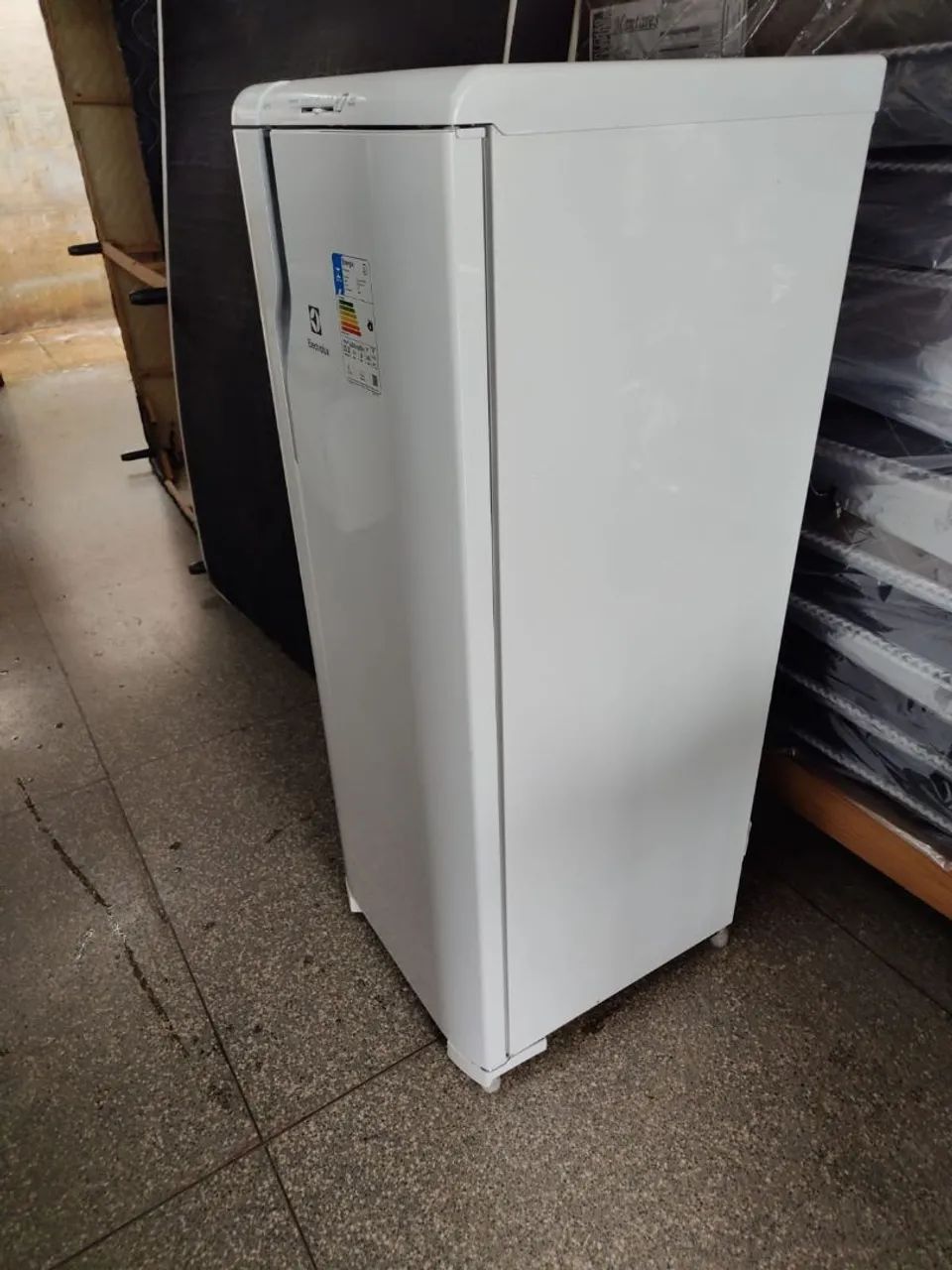 Geladeira Eletrolux bem novinha  - Foto 2