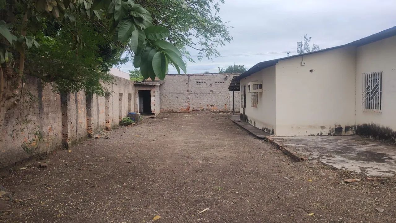 Vende se um terreno no bairro 31 de Março.