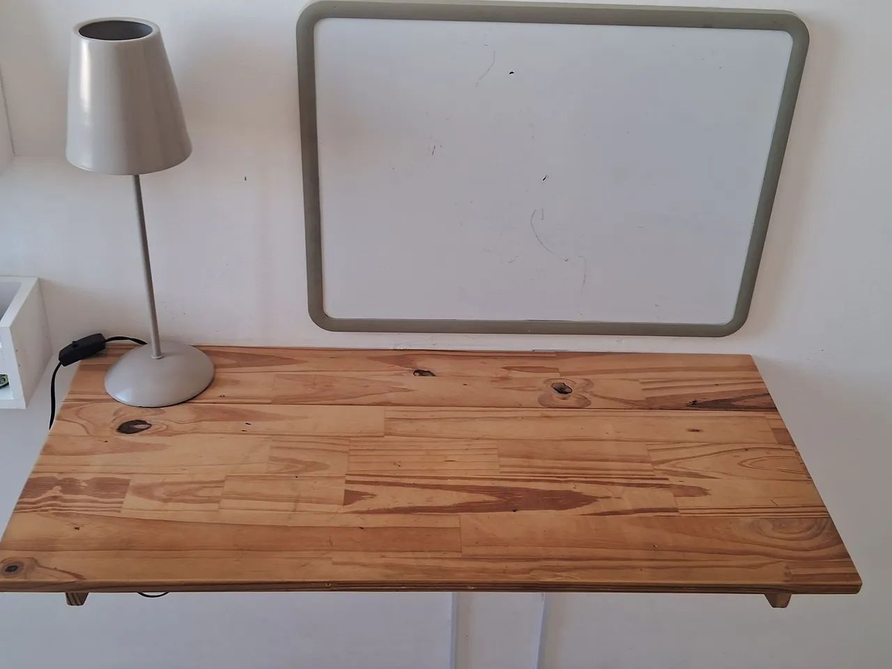 Mesa suspensa