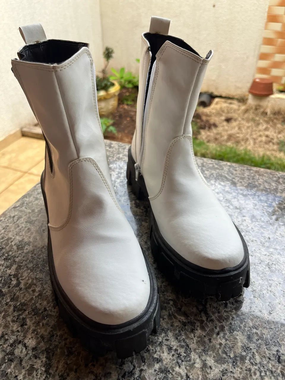 Bota branca - estilo chelsea - Foto 4