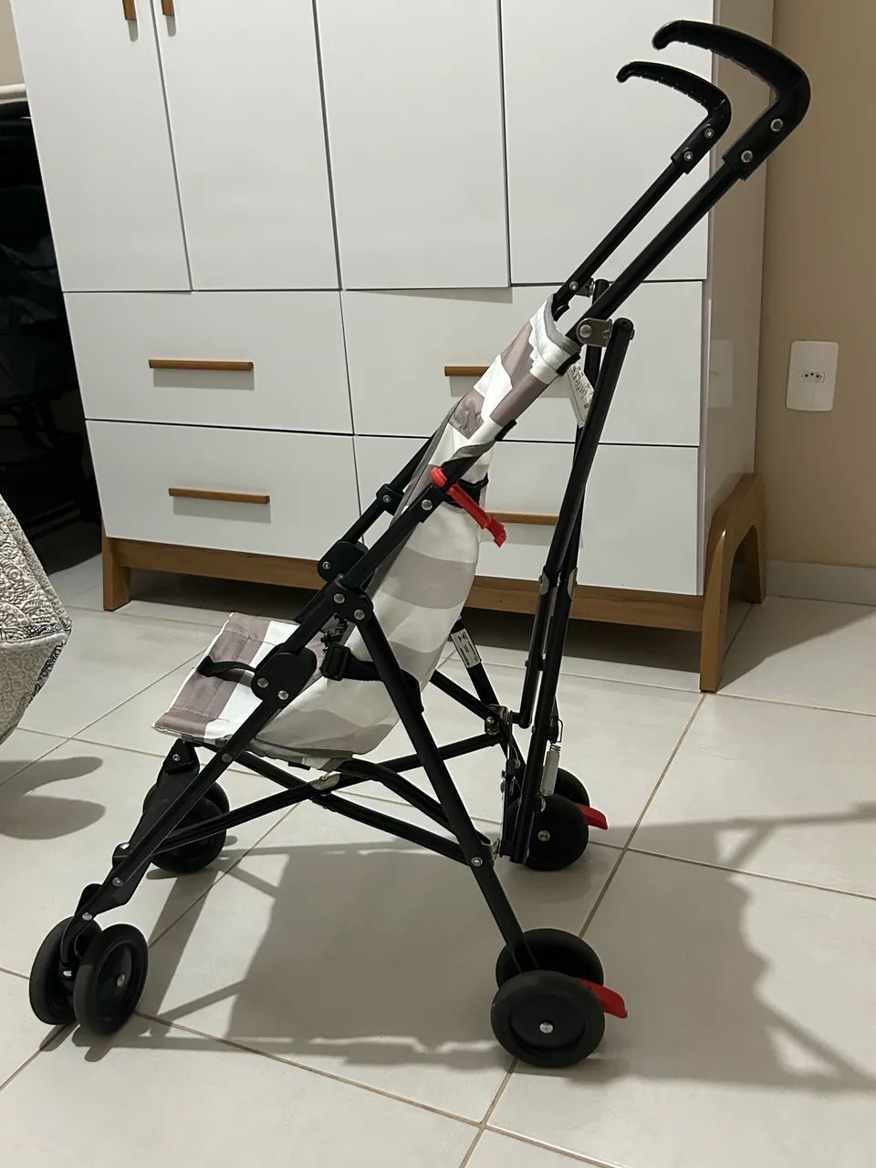 Carrinho de bebê guarda chuva Multikids Navy  - Foto 4