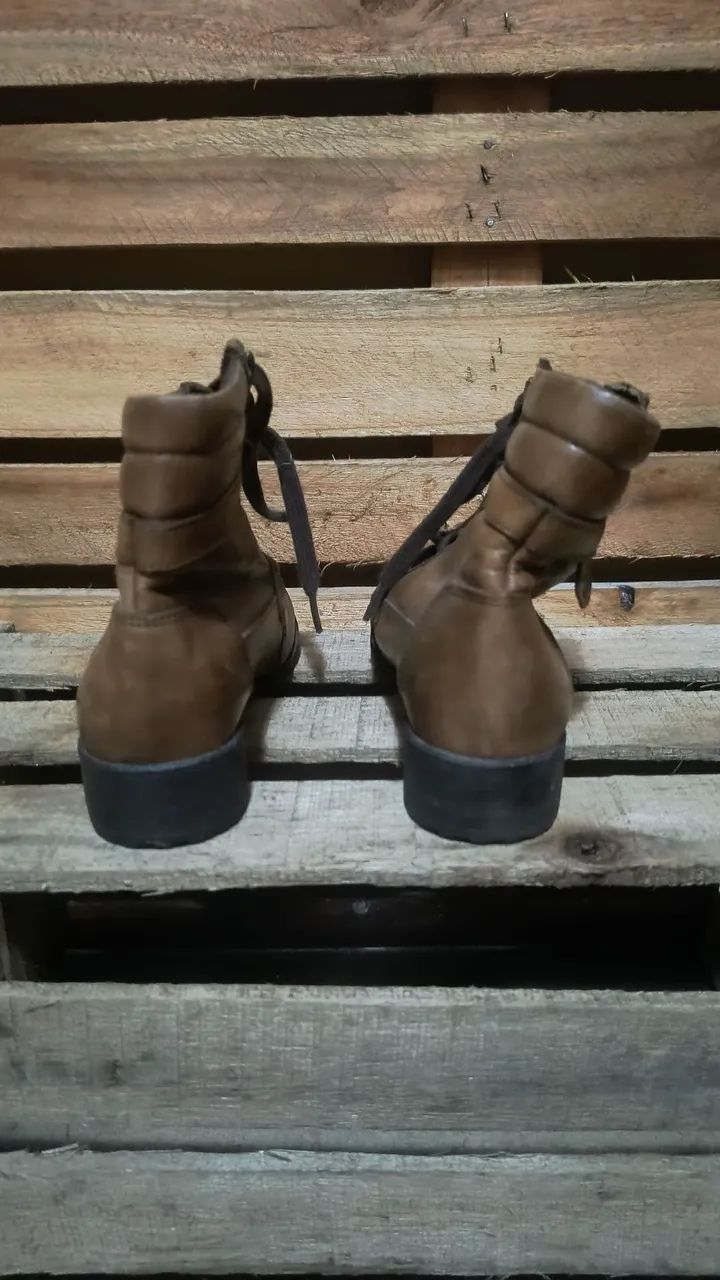 Botas de couro marrom - Foto 4