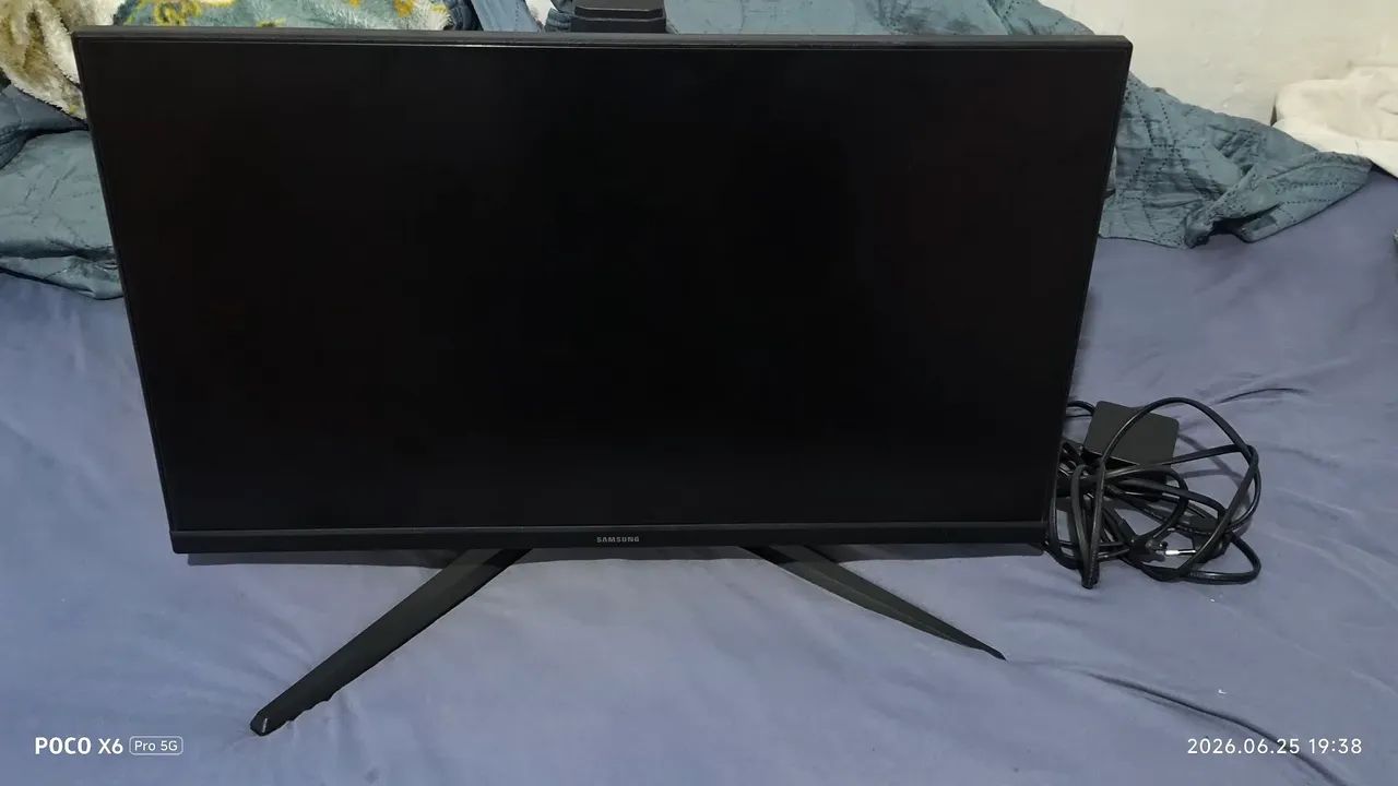 Samsung Odyssey G3 24 polegadas.