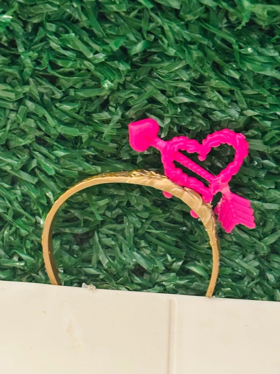 Arco de cabelo da Cupido de EAH