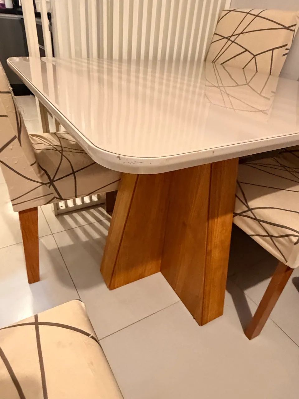 Mesa com 4 cadeiras  - Foto 3