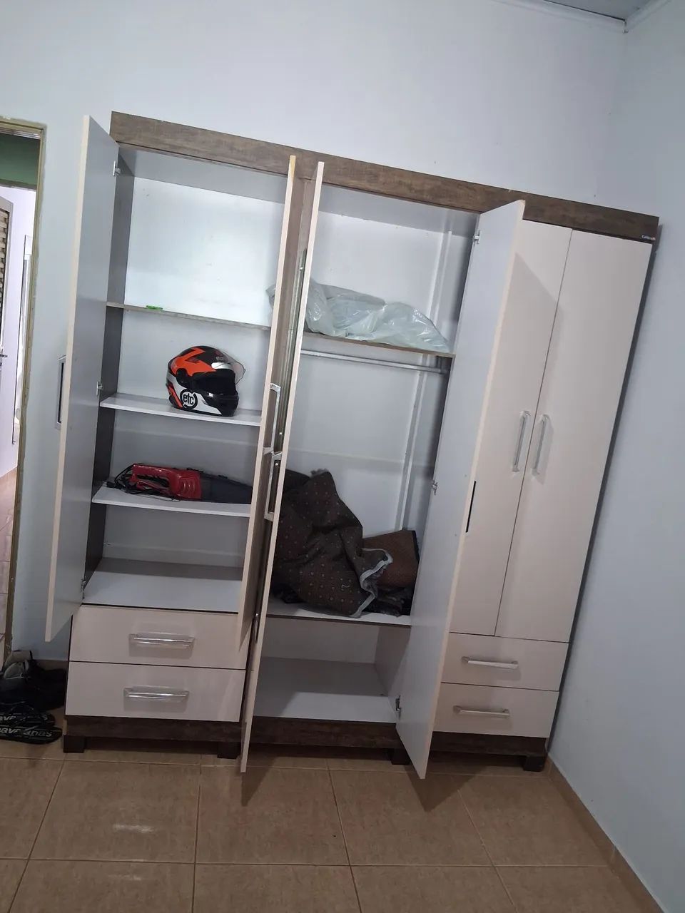 Vendo guarda roupa e sofá semi novo.  - Foto 5