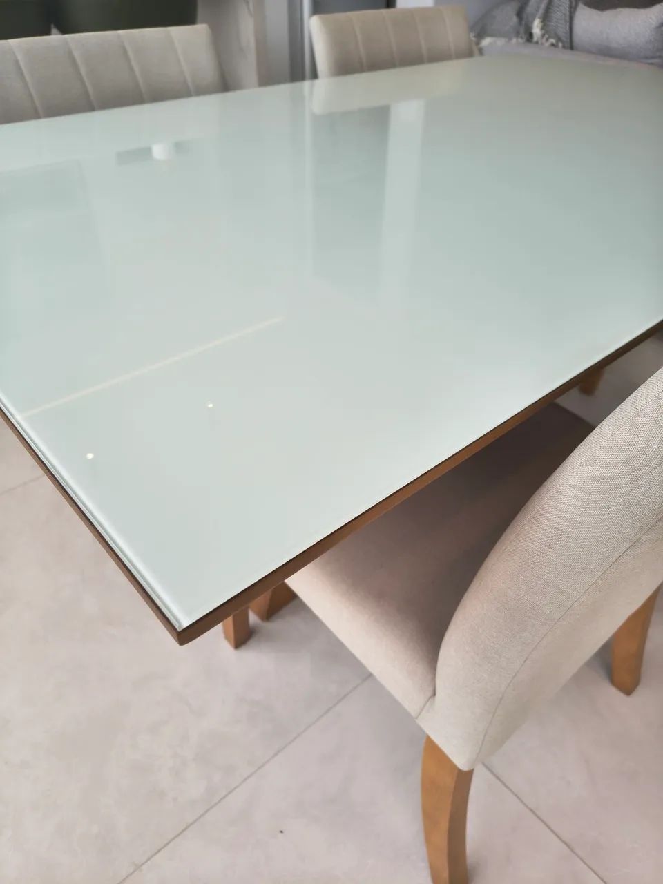 Vendo mesa de jantar com 4 cadeiras  - Foto 2