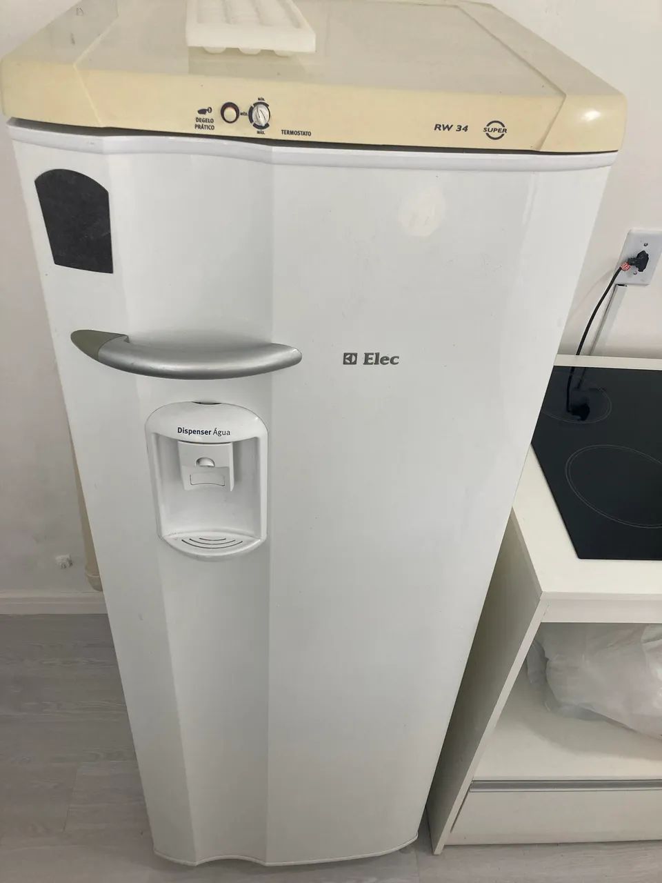 Geladeira electrolux pequena