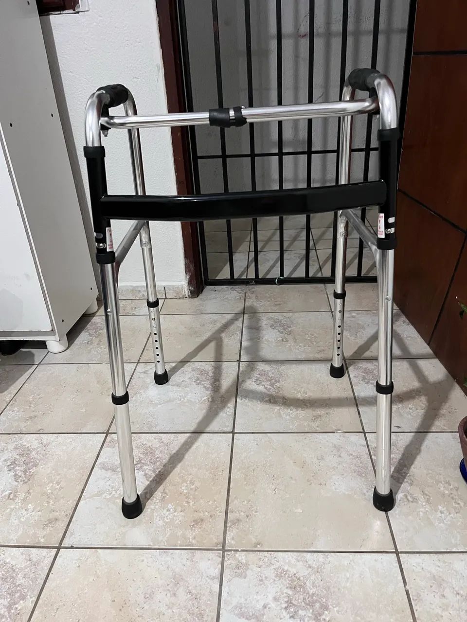 Andador hospitalar para idosos - Foto 2