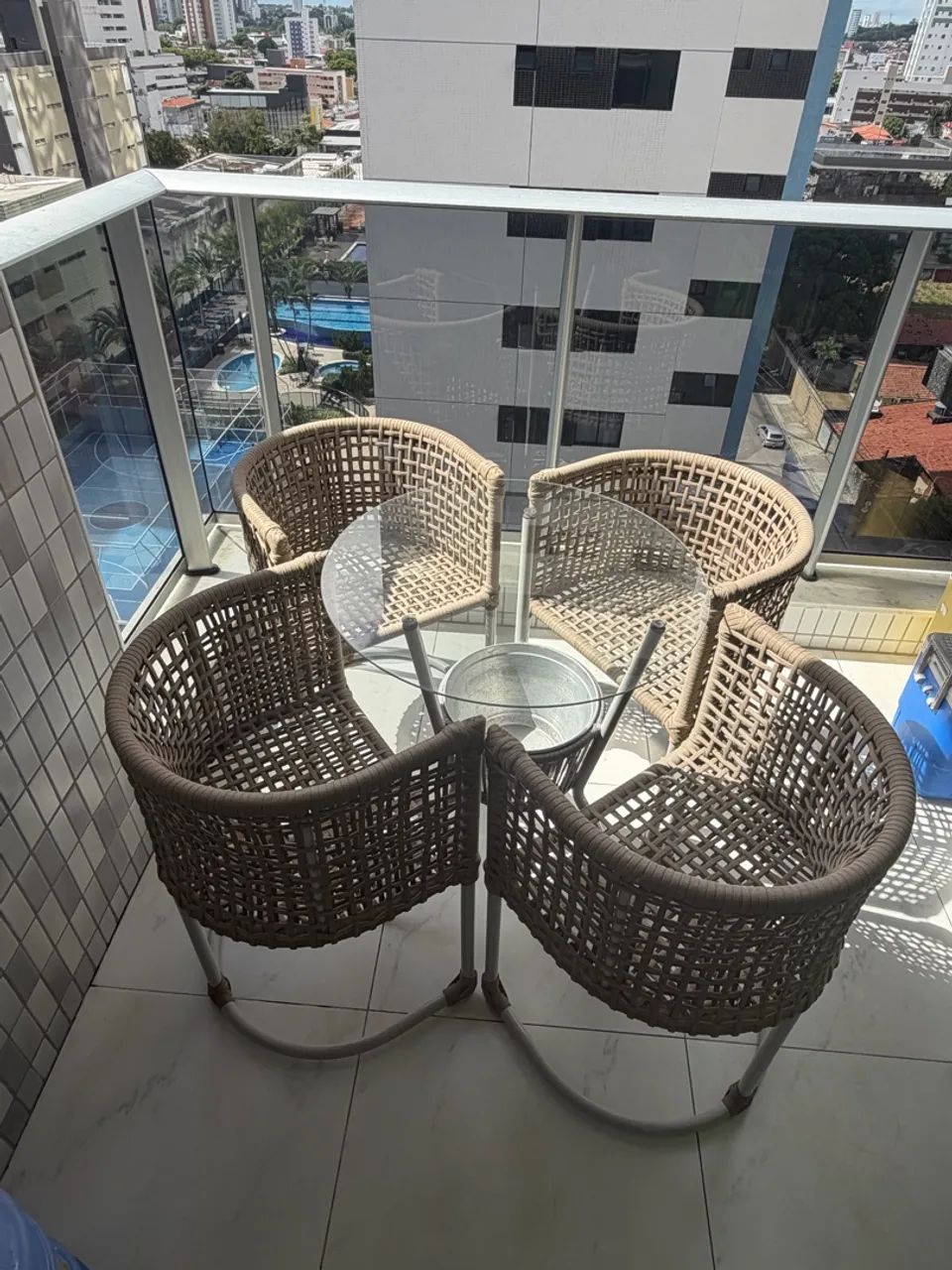 Mesa de vidro com balde de gelo + 4 poltronas corda  - Foto 2