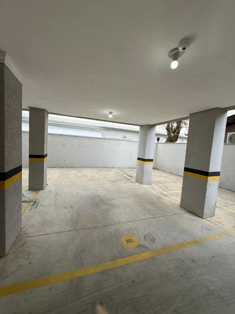 Apartamento mobiliado com 2 quartos + sacada em ótima localização nos Ingleses! - Foto 3