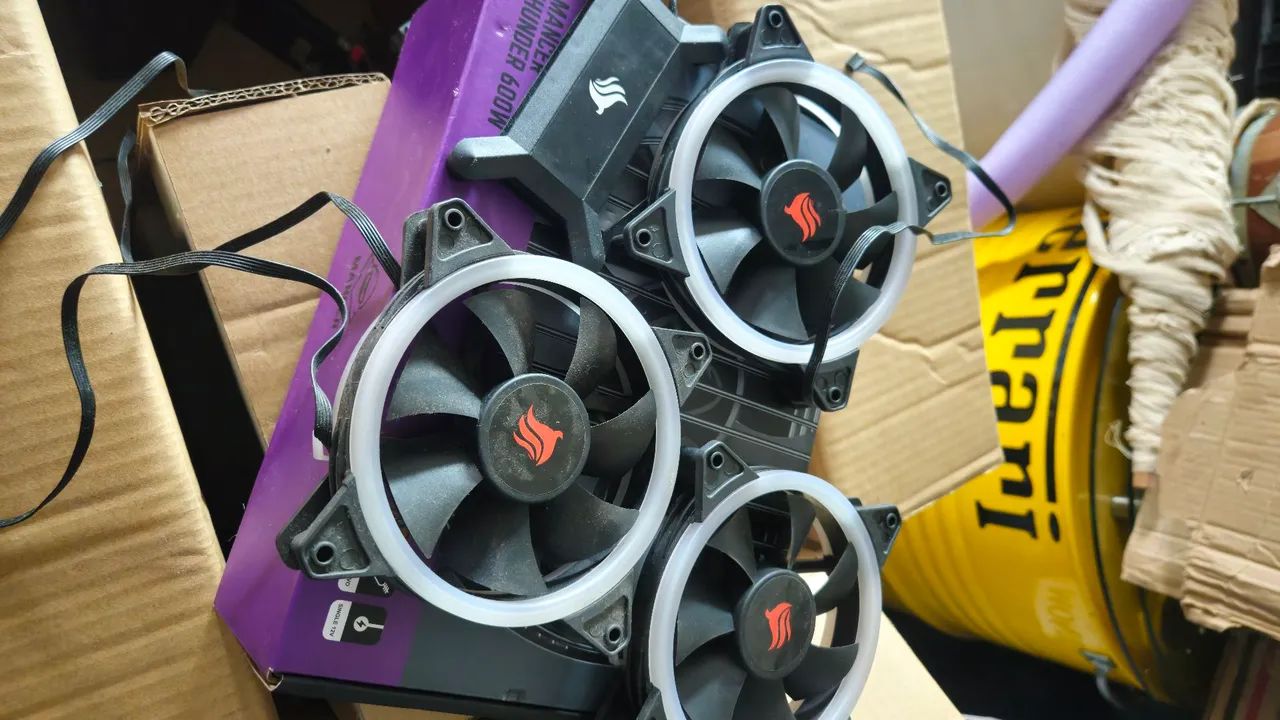 Kit com 3 fans rgb com controladora.