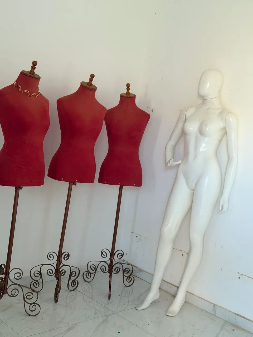 Vendo 4 manequins por 200 reais - Foto 2