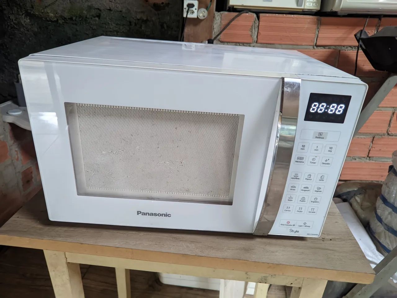 Microondas Panasonic 31L funcionando perfeitamente.