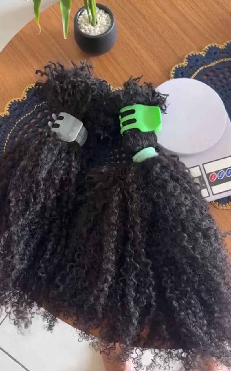 Cabelo cacheado humano 