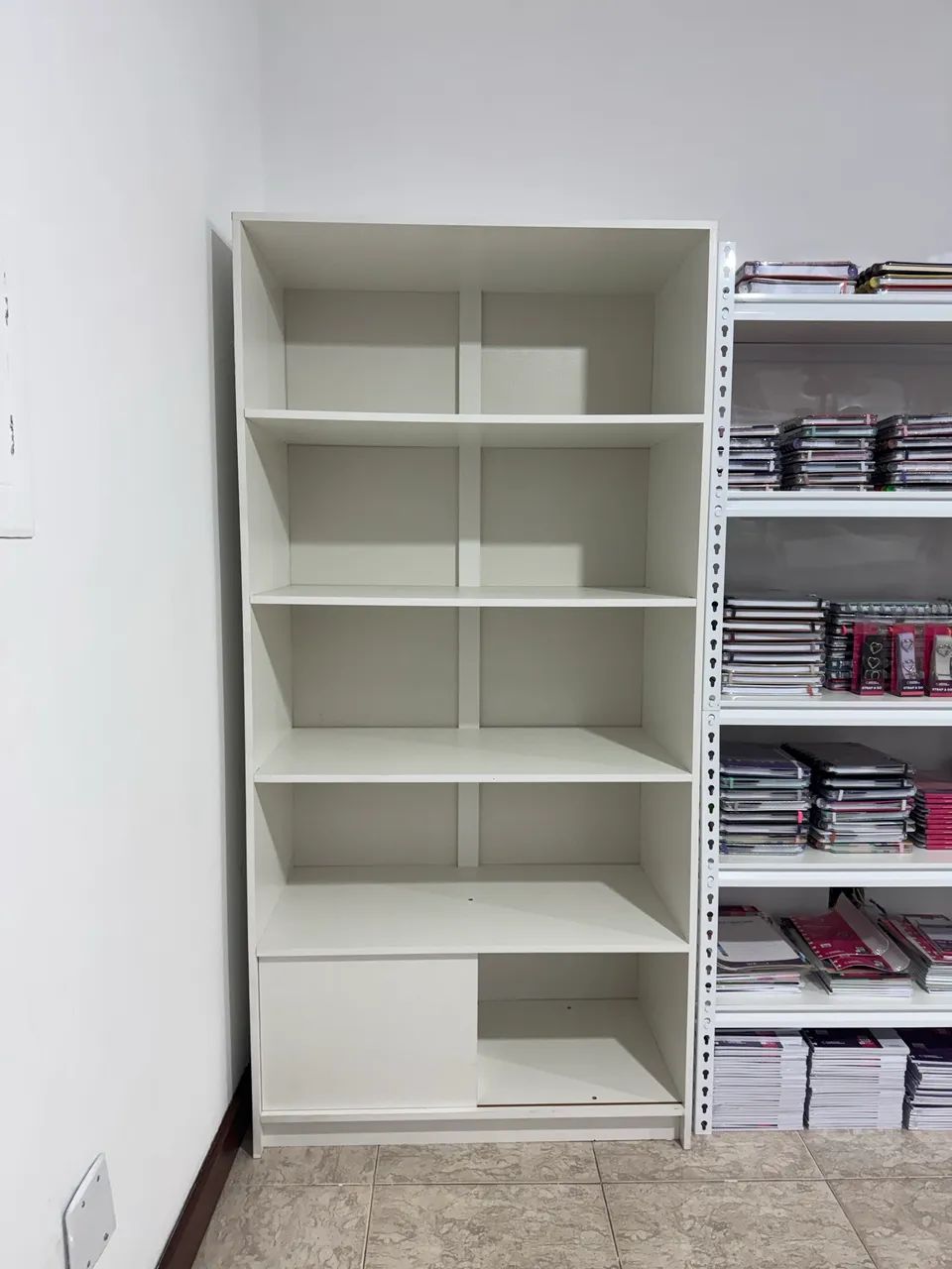 Estante Expositor Closet Loja com Prateleira - Móveis de