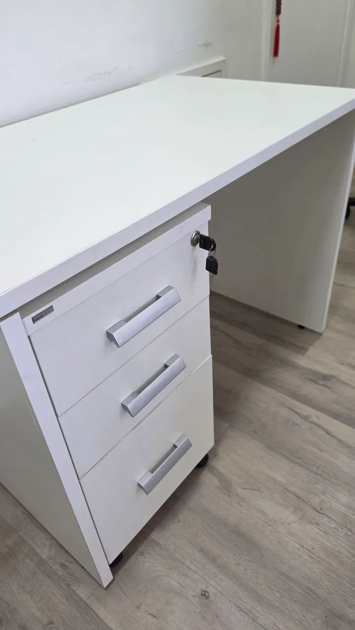 Mesa de escritório com cadeira  - Foto 3