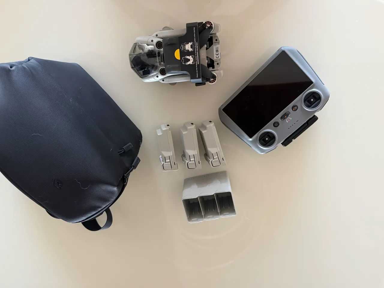 DJI  MINI 4 PRO + Fly More Combo + Controle RC 2 - Foto 2