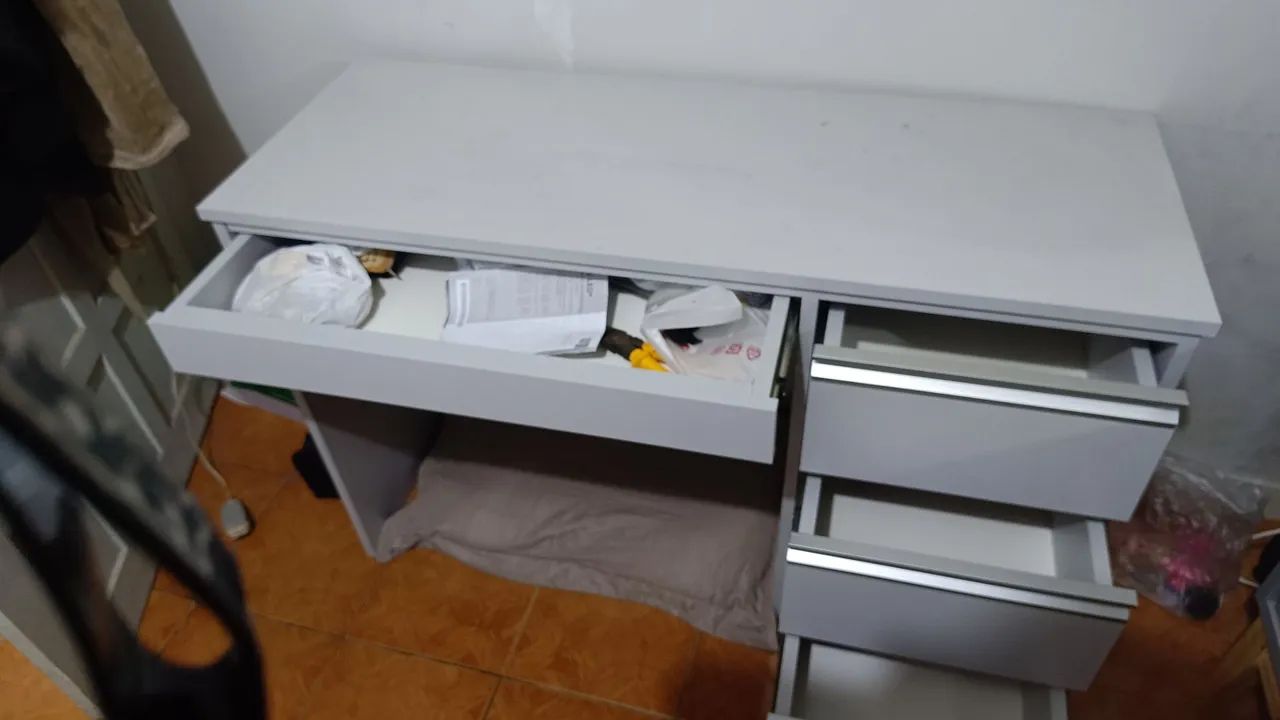 Escrivaninha cinza nova - Foto 2