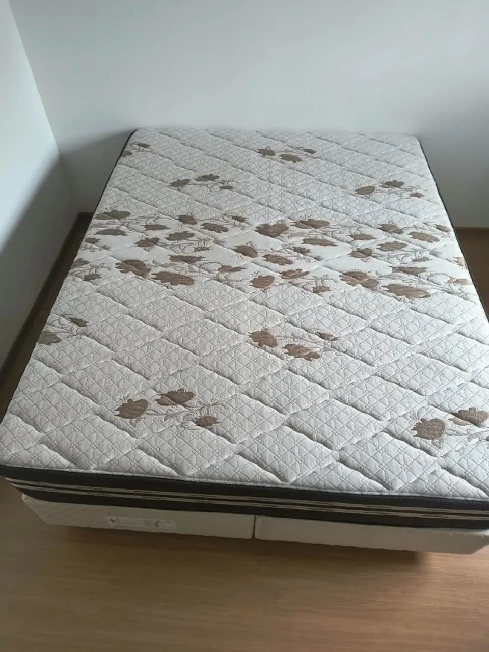 Cama box + Colchão (Queen)