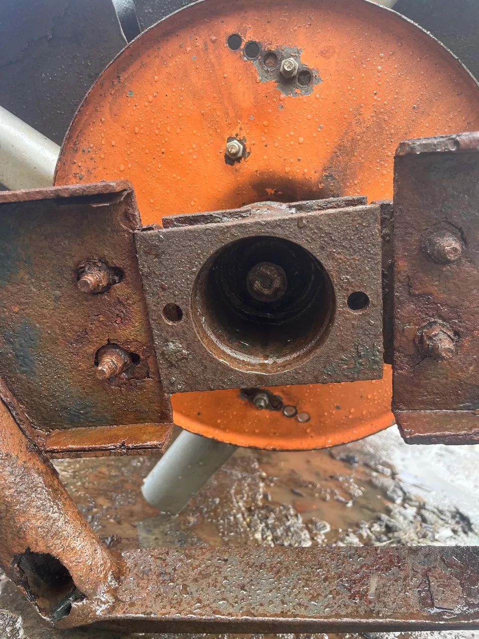 ESPALHADEIRA / DISTRIBUIDORA DE ADUBO, UREIA E SEMENTES - Foto 2
