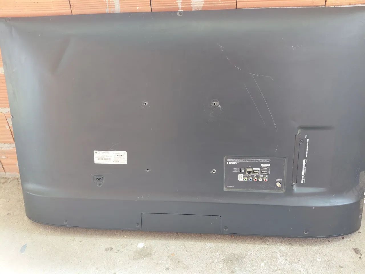 Vendo smart tv LG 50 polegadas  com tela quebrada  - Foto 3