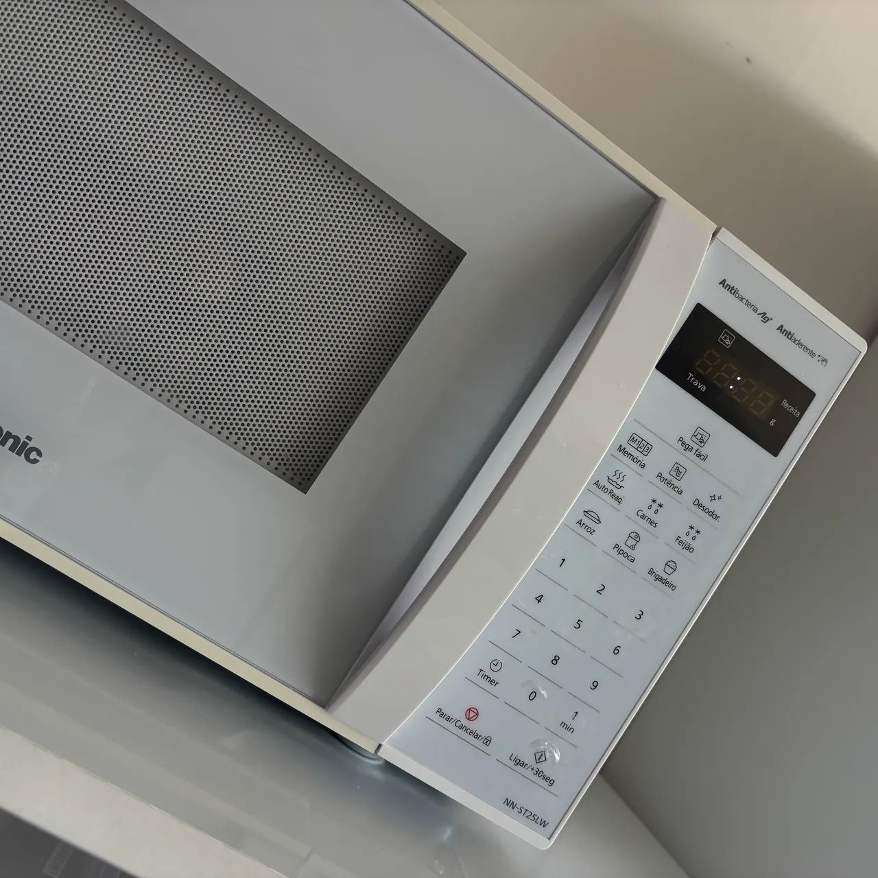 O Micro-ondas Panasonic - 21 litros - Foto 2