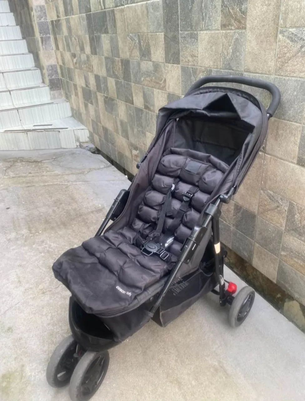 Carrinho de bebê com bebê conforto  - Foto 2