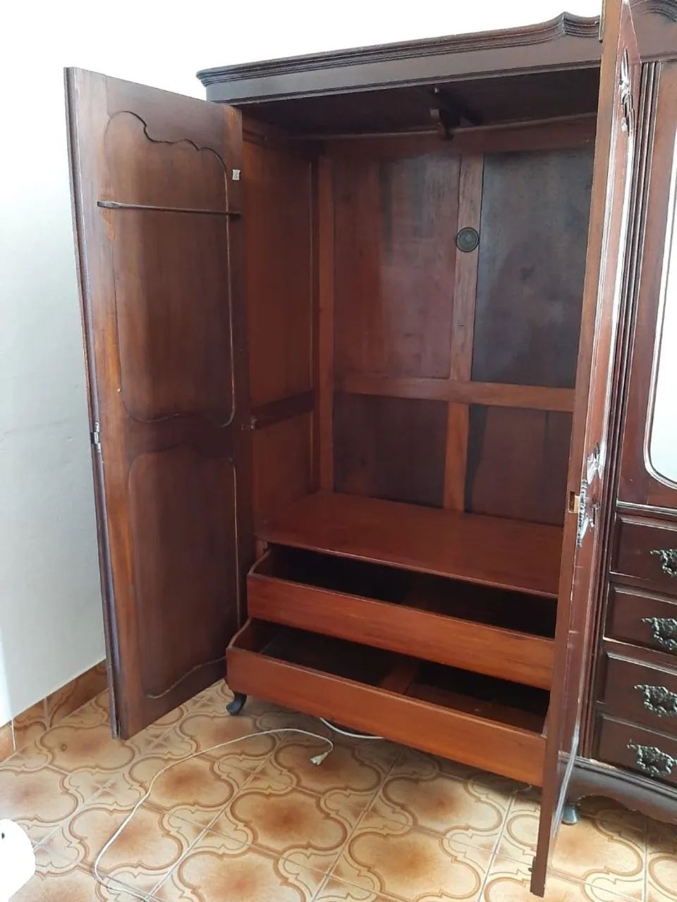 Vendo guarda roupa madeira  - Foto 3