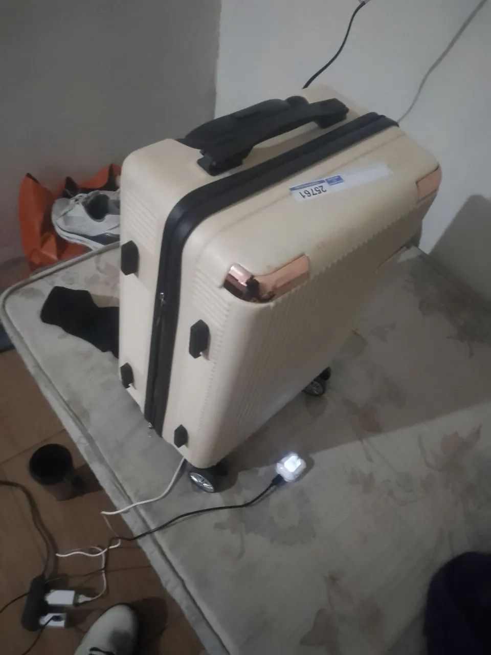 Vendo mala usada somente uma vez.
