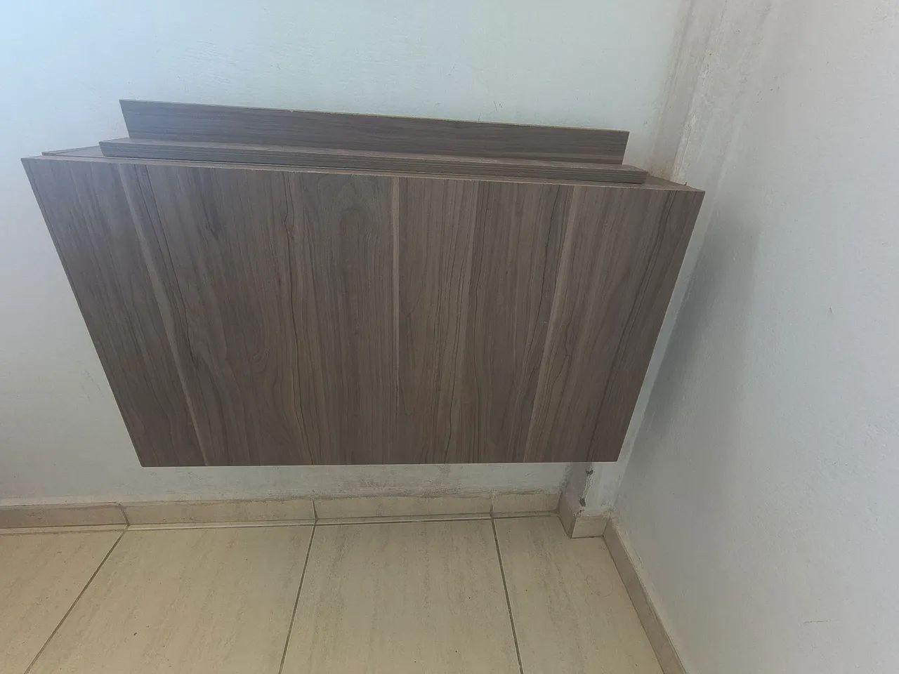 Mesa dobrável de parede em MDF - compacta e moderna440255579350650882