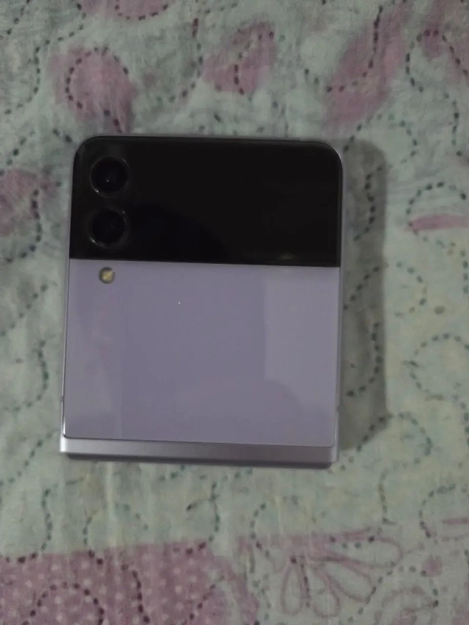 Samsung Galaxy Z Flip3 Violeta - com listra verde - Foto 2