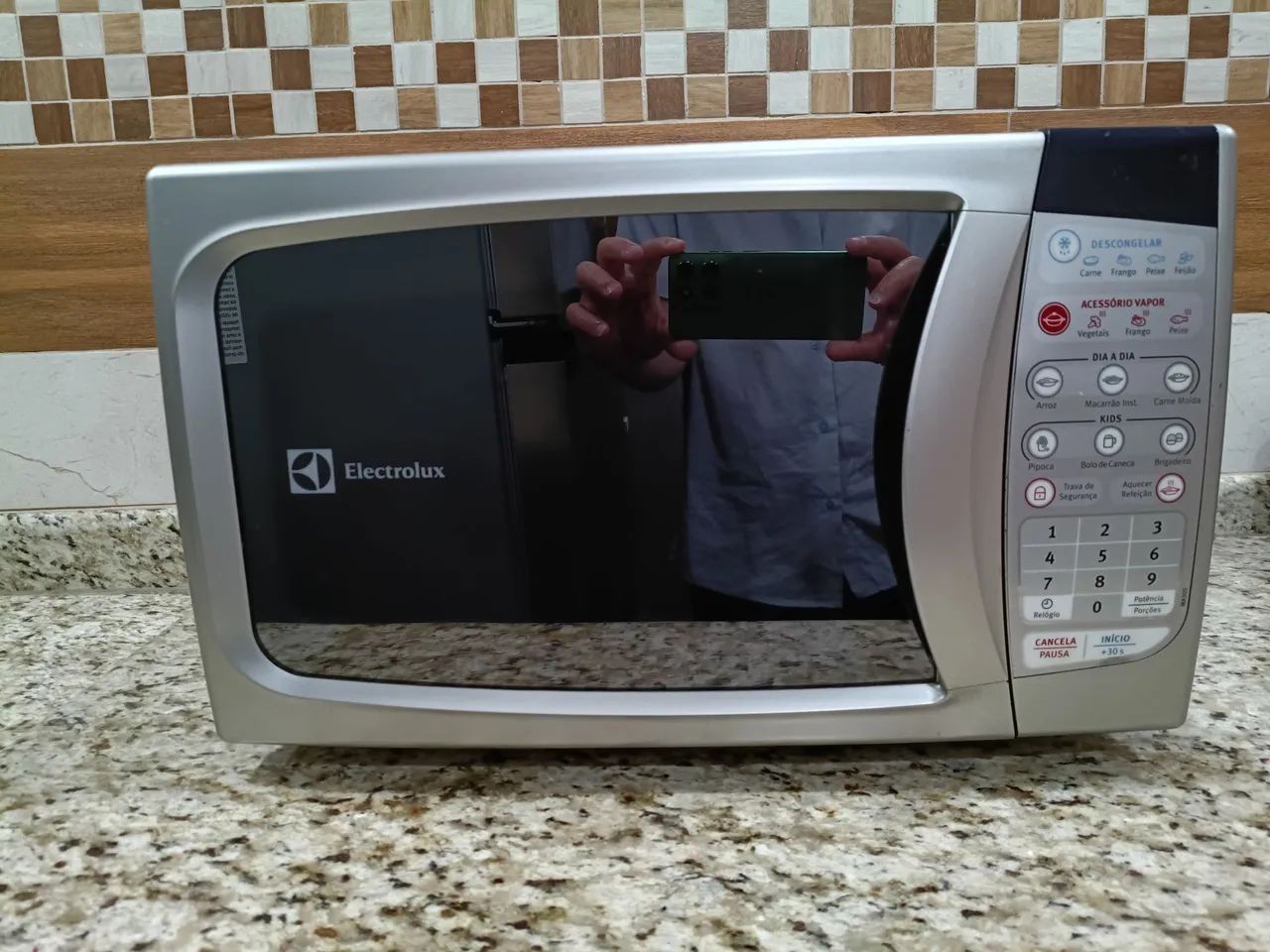 FORNO MICROONDAS COM DEFEITO