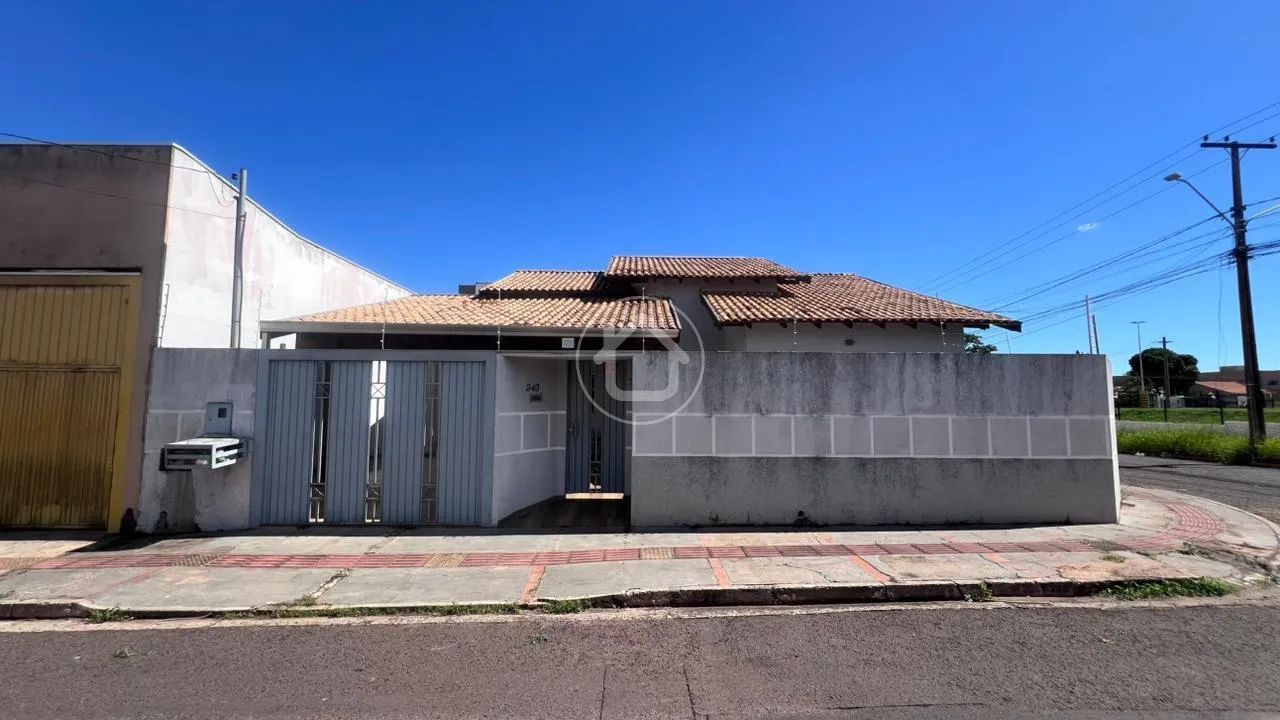 CASA DE ESQUINA COM 3 DORMITÓRIOS VILA SOBRINHO