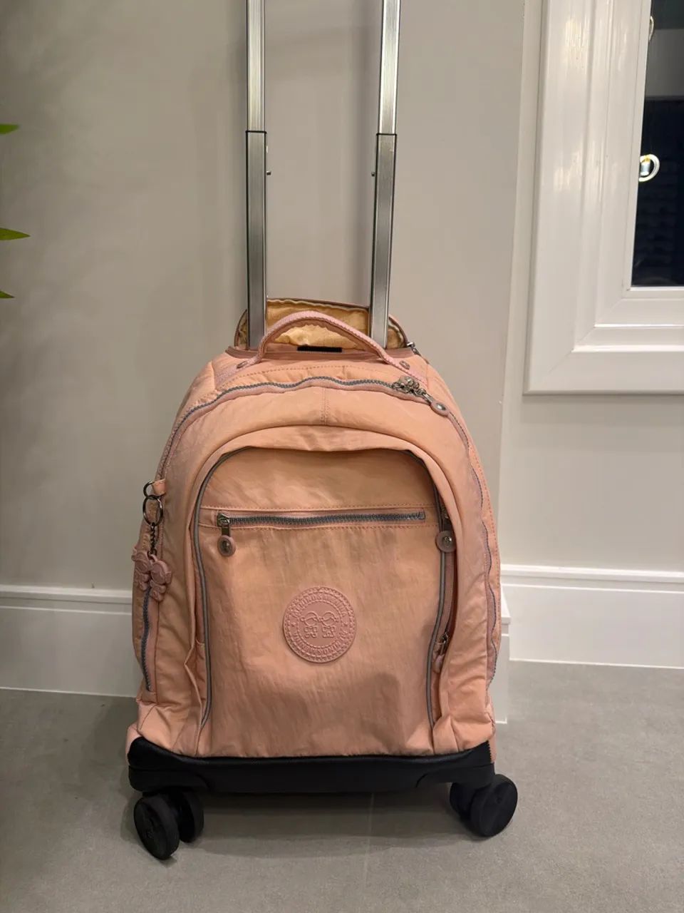 Mochila rosa de rodinha,marca:Menino e Meninaw