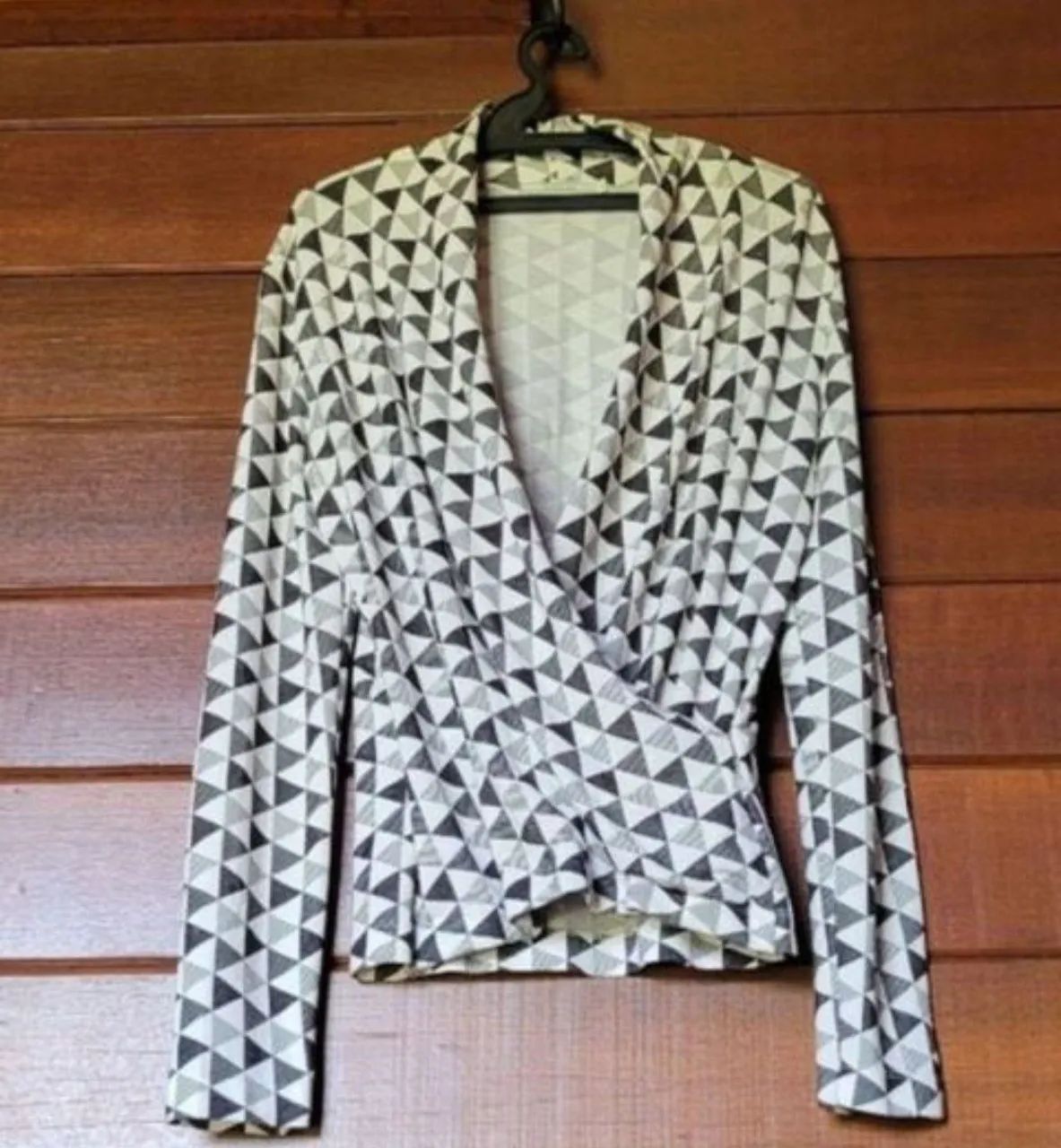 Blusa Transpassada Siberian Geométrica - Tam G - Foto 2