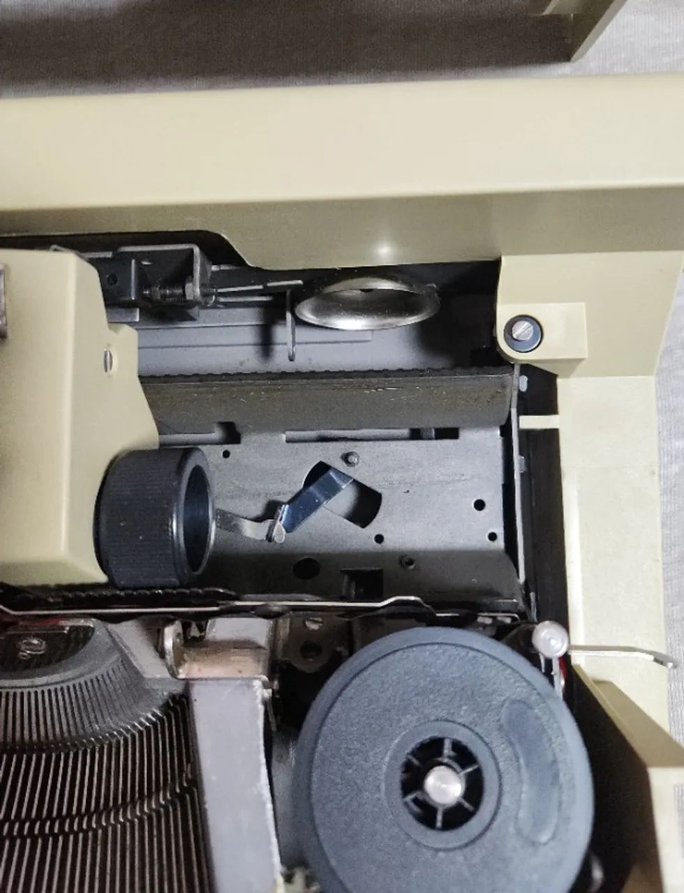 Máquina de escrever Olivetti Lettera 25 - Foto 4
