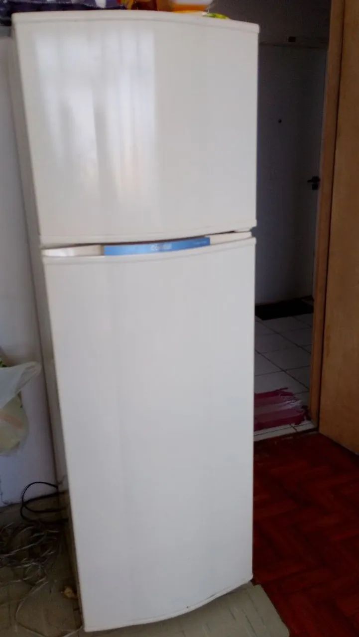 Oportunidade 1 Consul 300 litros Frost Free 1 Esmaltec 280 Litros as 2 por 850,00