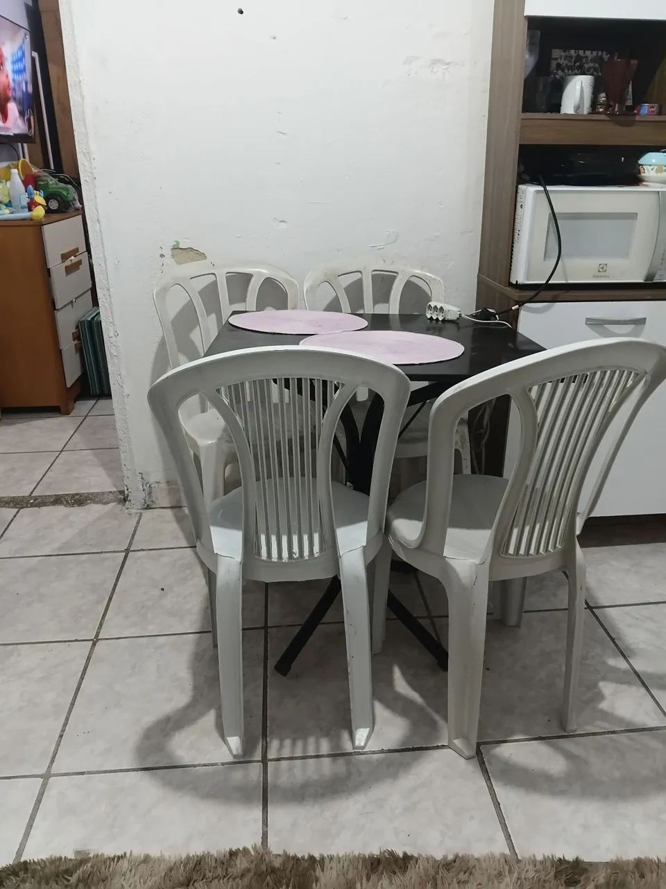 Vendo Mesa com 4 cadeiras  - Foto 2