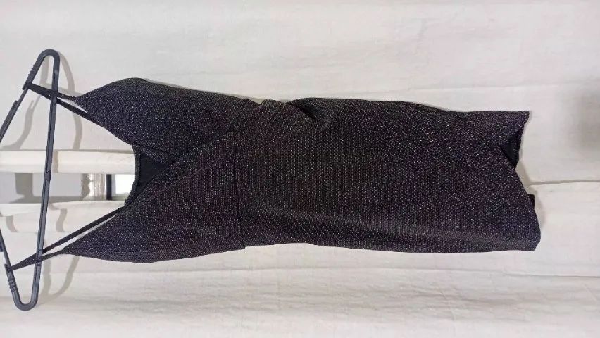 Vestido preto com brilhos