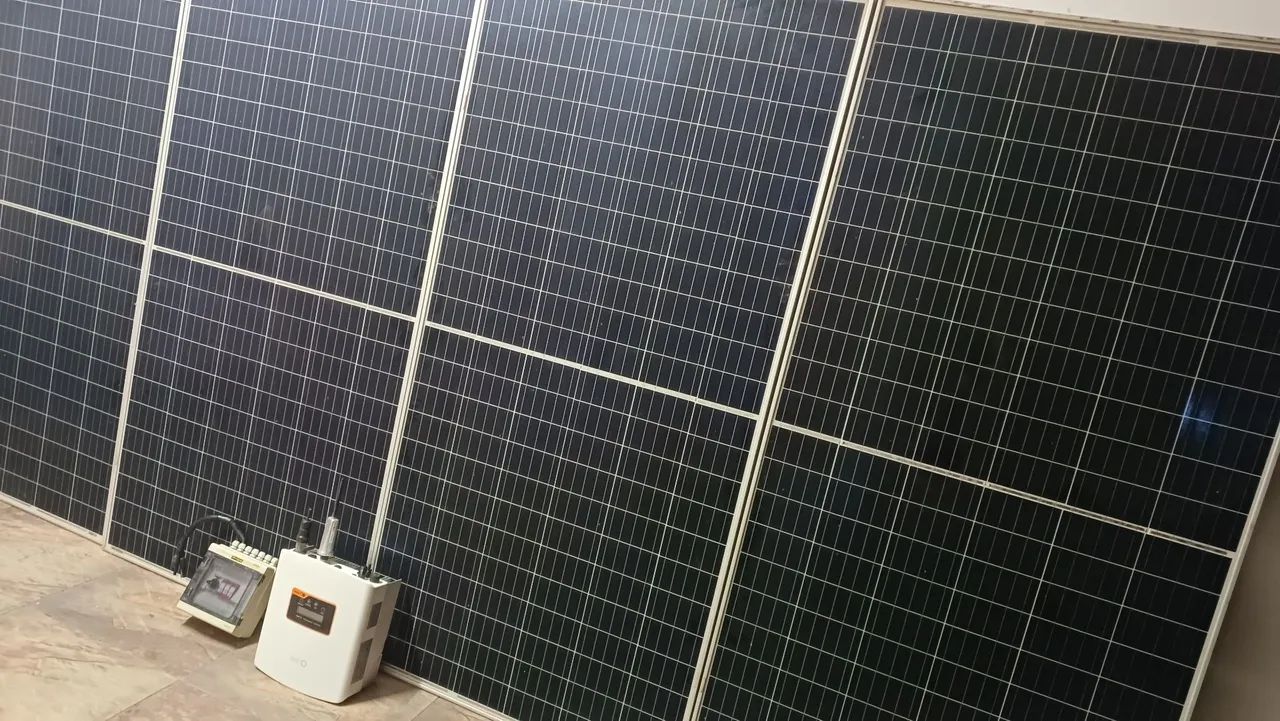 08 PLACAS SOLAR c/Kit completo. <br><br> * Com Nota Fiscal<br>* 08 placas - 8.500 mil<br>* Negocio - Foto 3