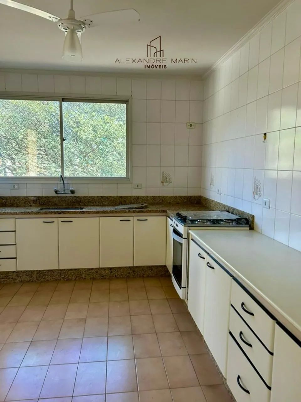 ALUGUEL Apartamento de 3 quartos (1 suíte) com sacada na Zona 7 - Foto 2