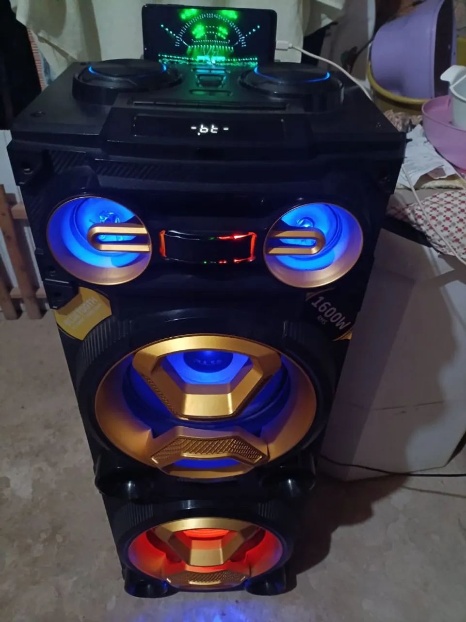 Vendo essa caixa de som top 
