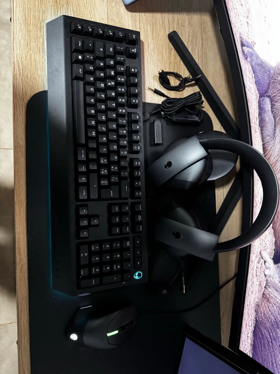 Notebook Alienware ( Fone, Teclado, Mouse + duas telas) - Foto 2