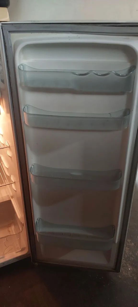Vende se geladeira eletrolux - Foto 2