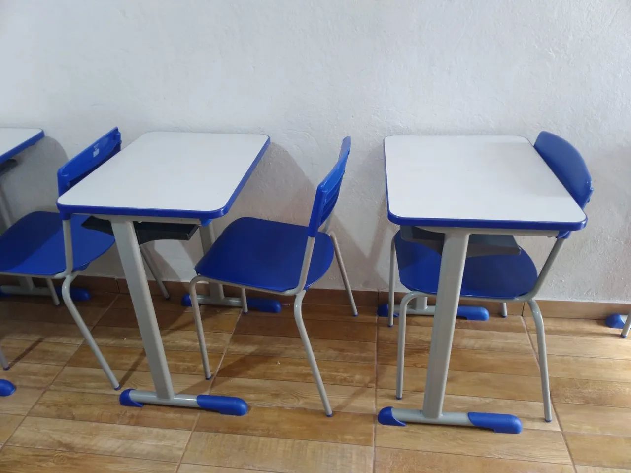 Cadeira e mesa escolar aceito propostas  - Foto 2