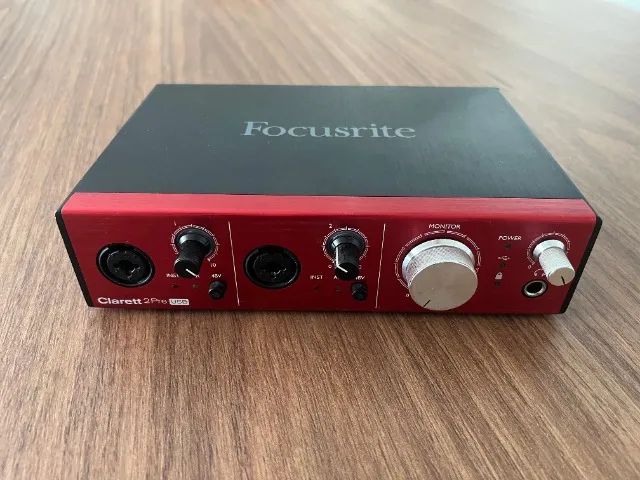 Interface de Áudio Focusrite Clarret 2 Pre Usb com circuito analógico (Top de linha)