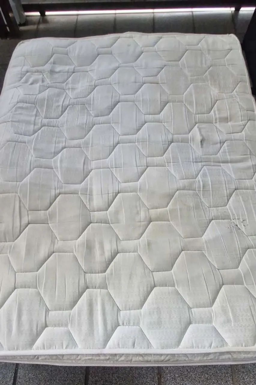 Cama casal com colchão 